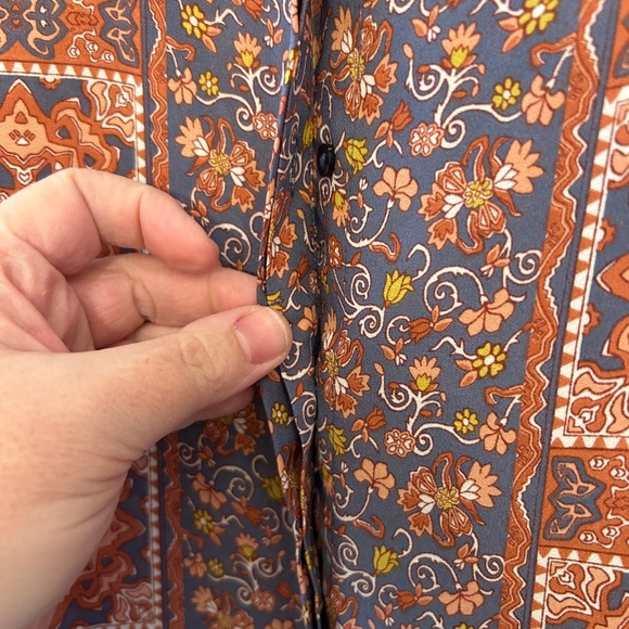 Violet & Claire Floral Button Up Blouse - NWOT - Picture 5 of 7